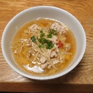 極ウマ★豚もやしスープ！麺を入れると豚骨ラーメン風